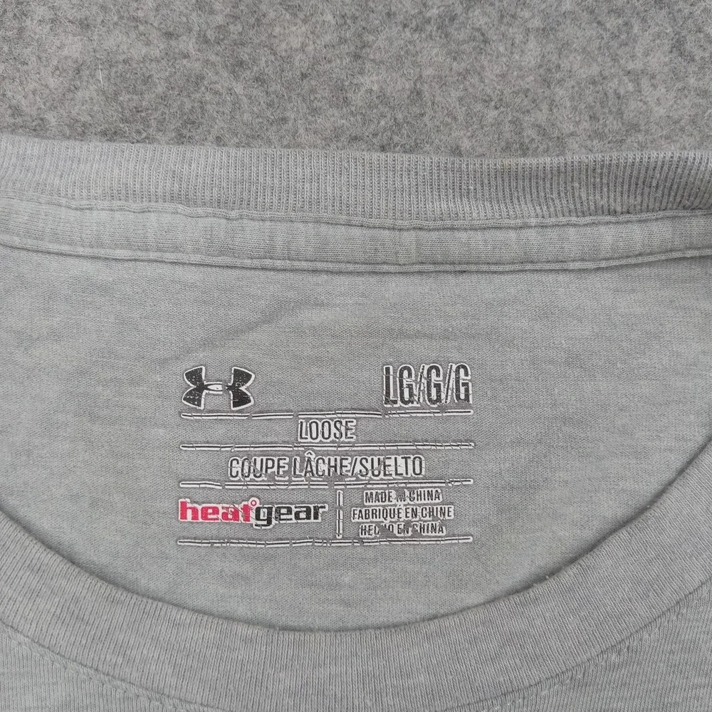 Under Armour Shirt Mens Large Gray Stripe‎ Logo HeatGear Tee Tagless Athletic